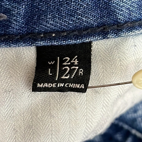 Abercrombie & Fitch Signature Collection High Rise Girlfriend Jean Distressed - Picture 8 of 8